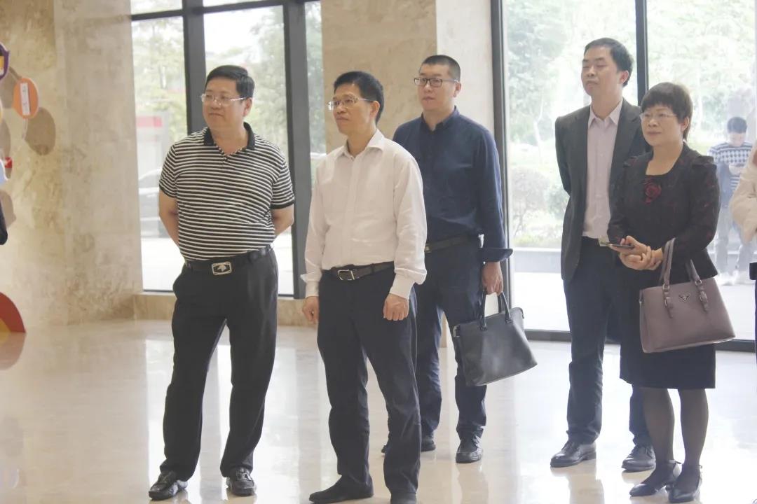 校企合作譜新篇，互利共贏謀發(fā)展 | 廣西大學寧旭初總會計師一行蒞臨皇氏集團交流指導