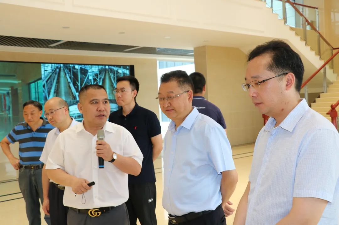 貴州省紀(jì)委省監(jiān)委派駐第十三紀(jì)檢組、省工信廳一行蒞臨皇氏集團(tuán)遵義乳業(yè)調(diào)研