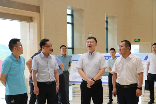 遵義市委常委、市政府副市長王龍一行蒞臨皇氏集團(tuán)遵義乳業(yè)調(diào)研指導(dǎo)