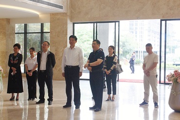 自治區(qū)政協(xié)副主席、黨組成員費志榮到皇氏集團宣講黨的二十大精神