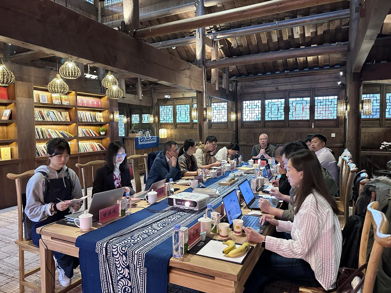 審視、轉(zhuǎn)變、闊步未來丨皇氏乳業(yè)集團(tuán)召開“優(yōu)化西南市場調(diào)整存量投資，加重華東市場打造增長動能”專題戰(zhàn)略研討會
