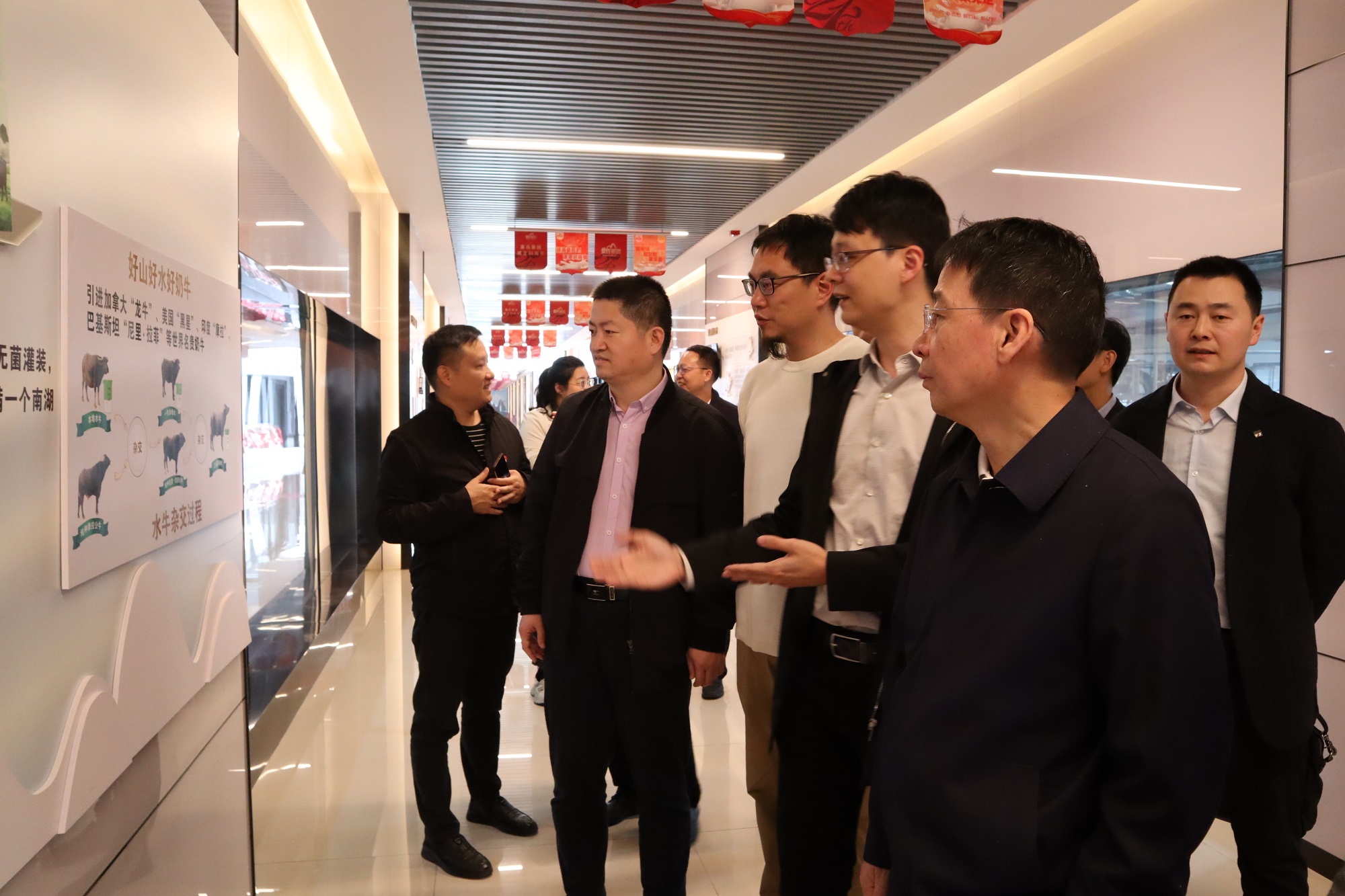 全國工商聯(lián)黨組成員、副主席楊佑興一行蒞臨皇氏集團調(diào)研考察
