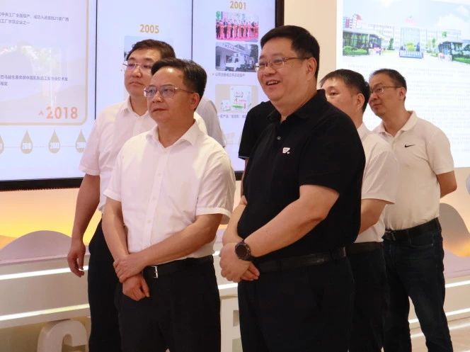 江西省委組織部副部長(zhǎng)王小林一行蒞臨皇氏集團(tuán)走訪(fǎng)調(diào)研