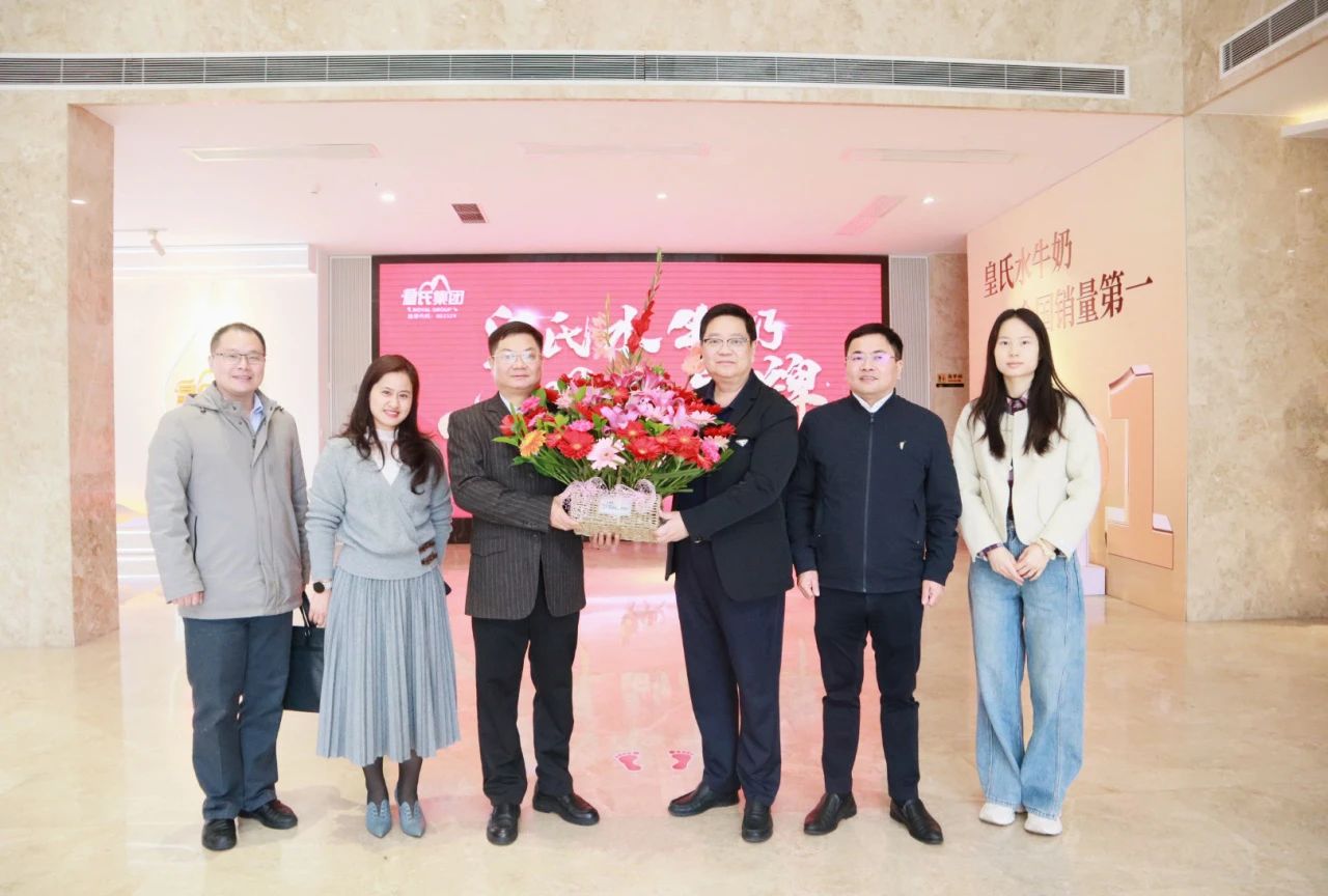 自治區(qū)工商聯(lián)黨組成員、副主席蔡家東到皇氏集團(tuán)開展春節(jié)走訪慰問活動(dòng)